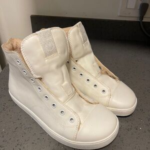 Groundies off white High-Top barefoot Sneakers